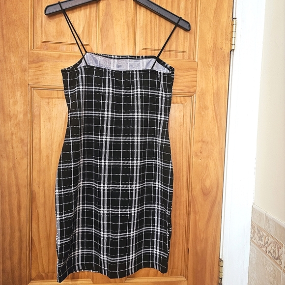 NWOT Women's Black & White Plaid Bodycon Mini Dress With Spaghetti Strap, Size M - Picture 5 of 11